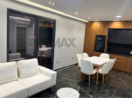 Apartament 2+1+ post parkimi per shitje te Kodra e Diellit, pranë Kopshtit Botanik