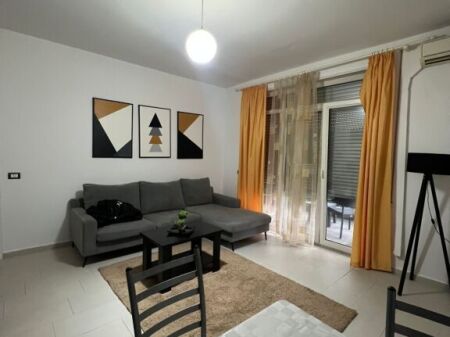 super apartament me qira tek Kopshti Botanik