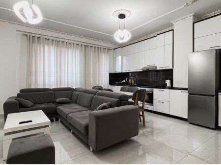 Jepet me qira apartament 2+1 pranë Uzinës Dinamo! 850 € /Muaj