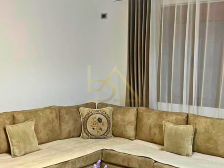 SHITET APARTAMENT 1+1 – LAPRAKË, PRANË SPITALIT USHTARAK