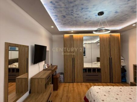 PRIVATE HOUSE + SHOP FOR SALE | PORCELAN