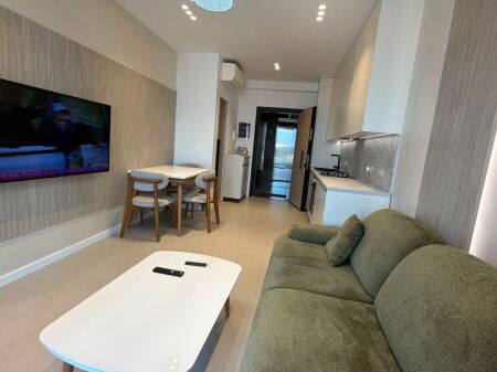  QERA SUPER Apartament 1+1  Golden Tower Residence  Rruga “Mine Peza”     Ndertim i Ri  🪜 Kati 12 (Me Ashensor)   Mobiluar Me Kushte Bashkekohore   I Pa Banuar Me Pare    Cmimi 80.000 Leke/Muaj