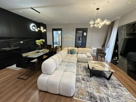 Qera, Apartament 3+1+Post Parkimi, Rruga e Kavajes, Garden Building, Tirane