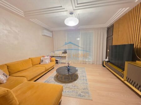 Qera, Apartament 2+1 me verande tek Rruga e Kosovareve!