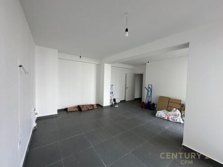 Apartament 3+1 Per Zyre Me Qira Rruga 5 Maji
