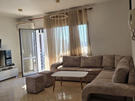Apartament me qera 2+1 te Zogu i Zi