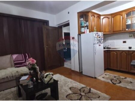 2+1 in affitto, Via Qemal Stafa