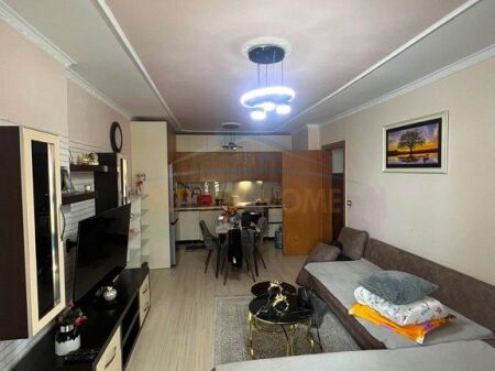 Shitet, Apartament 2+1+2, Unaza e Re