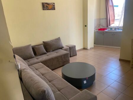  JEPET ME QIRA – APARTAMENT 2+1  Çmimi: 50,000 Lekë/muaj