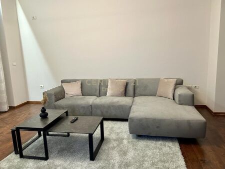 Jepet me Qera Apartament / Zyre 2+1+2 tek zona e ish Gardes