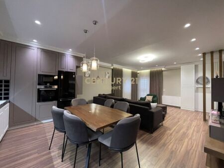 JAPIM APARTAMENT 3+1+2 ME QIRA NE KOMPLEKSIN LAKE LAND RESIDENCE NE FARKE !!!