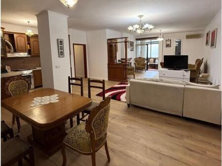 JEPET PER QIRA APARTAMENT 3+1+2 TEK 21 DHJETORI!