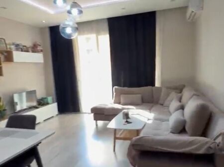 Shitet apartament 2+1 i mobiluar ne Astir , prane Rrethit , Unaza e Re , Yzberisht .