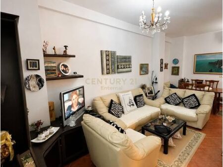 2+1 apartment for sale in the Xhamllik area