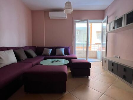 Jepet apartament me qera 2+1