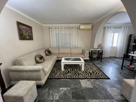 Qira, Apartament 2+1+2, Rruga Fortuzi, Tiranë