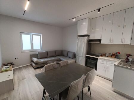 Apartament 2+1 me qera pran UET tek Kodra e Priftit