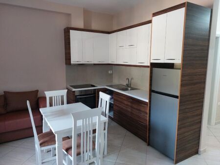 Apartament për qira afatgjatë Lungomare Vlora