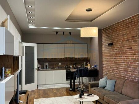 SHITET APARTAMENT 2+1+2 UNAZA E RE PRANE FABRIKES TE BIRRES