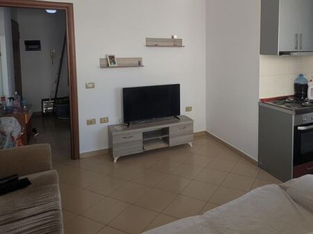  JEPET ME QIRA APARTAMENT 1+1 | MISTO MAME 