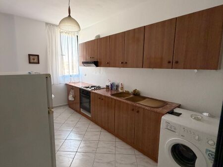 Jepet me Qera Apartament 1+1 ne Plazh Iliria