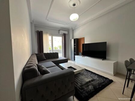 Apartament Me Qera 2+1 Tek Komuna e Parisit (ID B2202066) Tirane