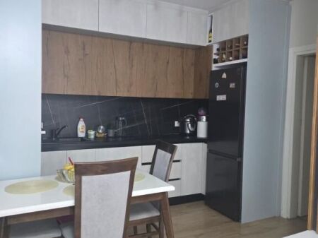 JEPET ME QERA APARTAMENT 2+1 TE PALLATI ME SHIGJETA