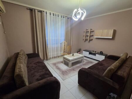Qira, Apartament, 1+1+Kuzhine e Vecuar, Ish Restorant  Durresi, 60,000Leke/muaj