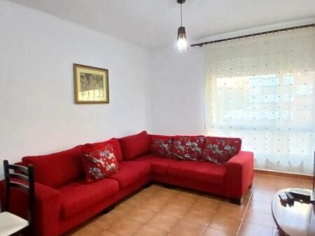 Apartament me qera 1+1 - Pazari Ri, prane Zyrave te Punes- 450 mije leke