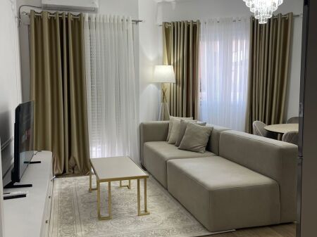 Jepet me qera 2+1 ne qender durres