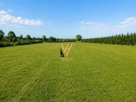 SHITET TOKE ARE 5.300 M2 PERBALLE PALMANOVA 636.000 EURO