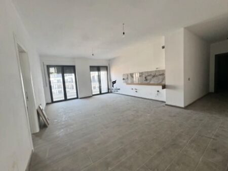 OFFICE FOR RENT 110 M2 NEW BOULEVARD 80,000 LEKE FH-89050