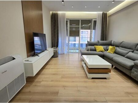 Shitet apartament 2+1+2 ne Xhamllik!