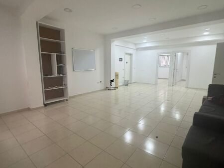 UFFICIO IN AFFITTO 80 M2 VIA KAVAJES 80.000 LEKE FH-89067