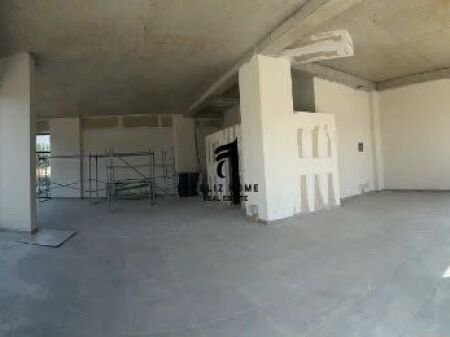 SHOP FOR RENT 160 M2 NEW BOULEVARD 200,000 LEKE FH-89044