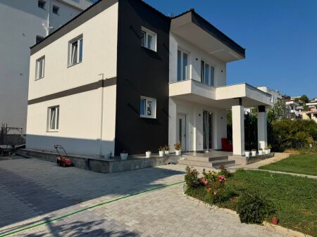 🏡 VILË DY-KATËSHE NË SHITJE – GOLEM, DURRËS 🌊