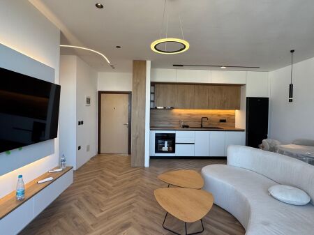Shitet apartament lux 2+1 plazh