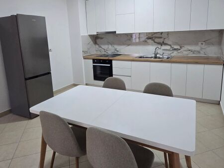 Apartament me qira