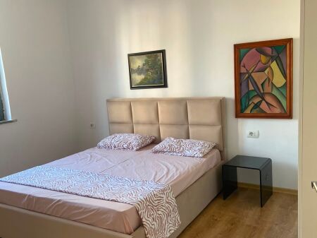 Jepet me qera apartament 1+1  Bulevardi Zogu i Pare