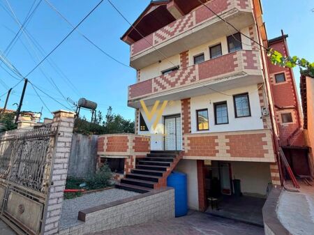JEPET AMBIENT BIZNESI 370 M2 ME QERA NE SAUK 200.000 LEKE