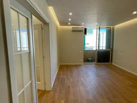 Shitet ,Apartament 1+1, Komuna e Parisit, Tirane
