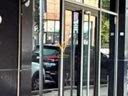 SHITET AMBIENT BIZNESI 50 M2 TE RRUGA E BARRIKADAVE 235.000 EURO