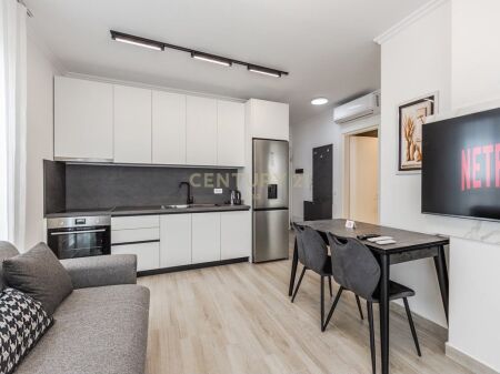 JEPET APARTAMENT ME QIRA 2+1+PARKIM, BULEVARDI I RI