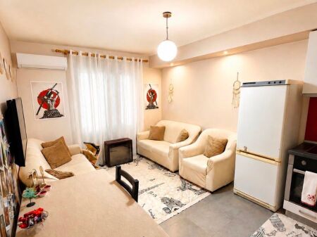 Jepet me qira apartament 1+1 te Shkolla e Bashkuar!
