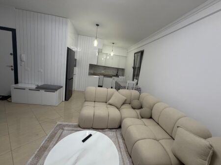 Jepet me qera Apartamenti 1+1 i pa banuar me pare , Casa Italia prane rruges kryesore 470 Mije leke