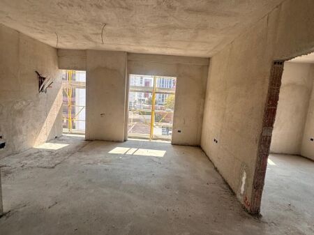 Apartament ne shitje 2+1+2 Tirana Entry
