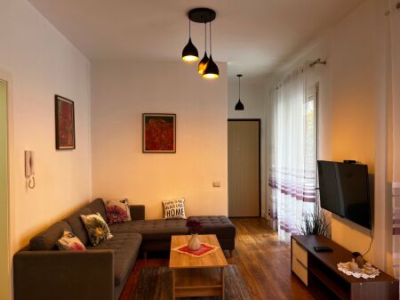 Jepet me qera apartament 2+1 tek Instituti i Higjenës, Liceu Artistik