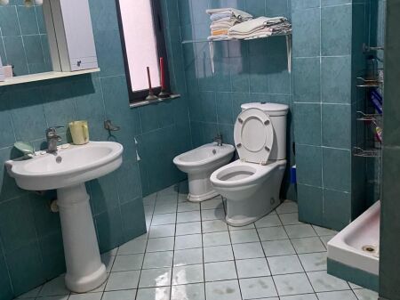 Jepet me qera apartament 3+1+1 ne Yzberisht
