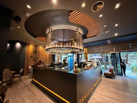 Lokal Bar-Café me qira – Xhamllik