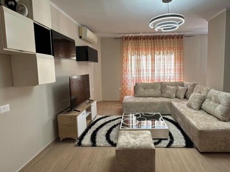 Jepet me qira apartament 2+1 te Komuna e Parisit!